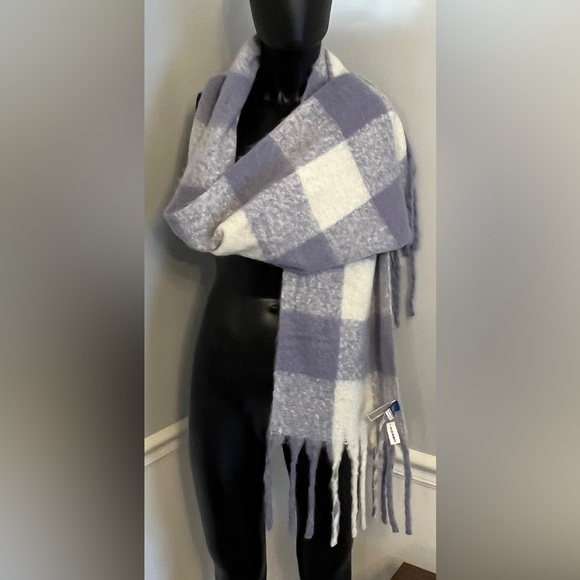 NWT Old Navy Soft Fleece Scarf with Fringe - Purple and White 82" x 14" COZY - Picture 4 of 7